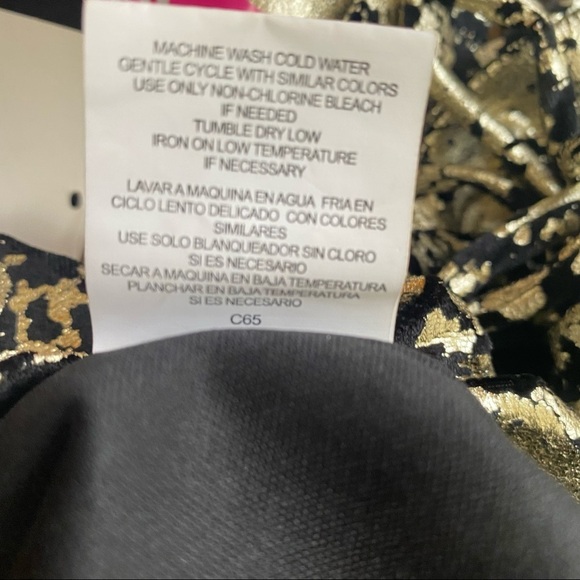 NWT. Meraki (Urban Outfitters ) Young Comtemporary Top. Gold and Black. Sz M - Picture 12 of 14